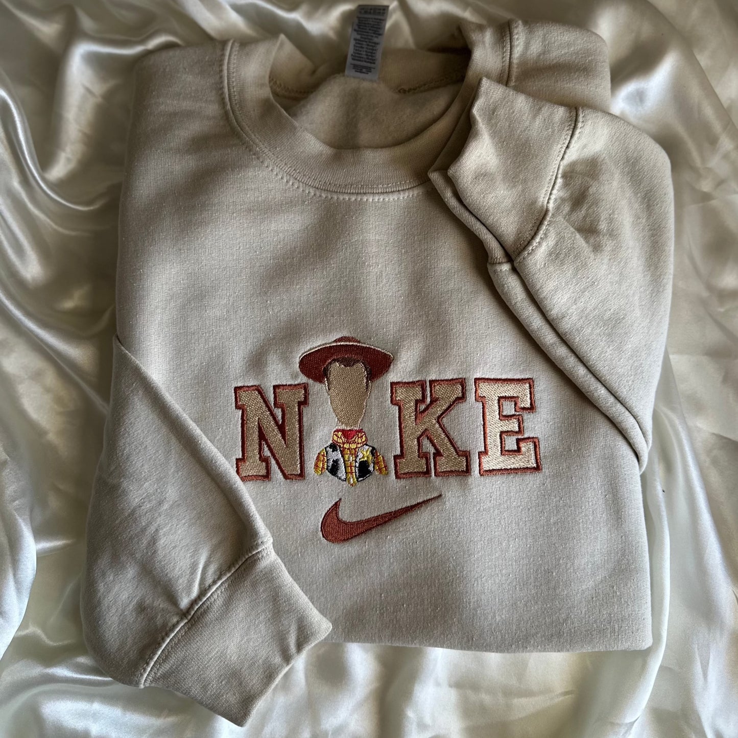 WOODY SWOOSH SWEATER