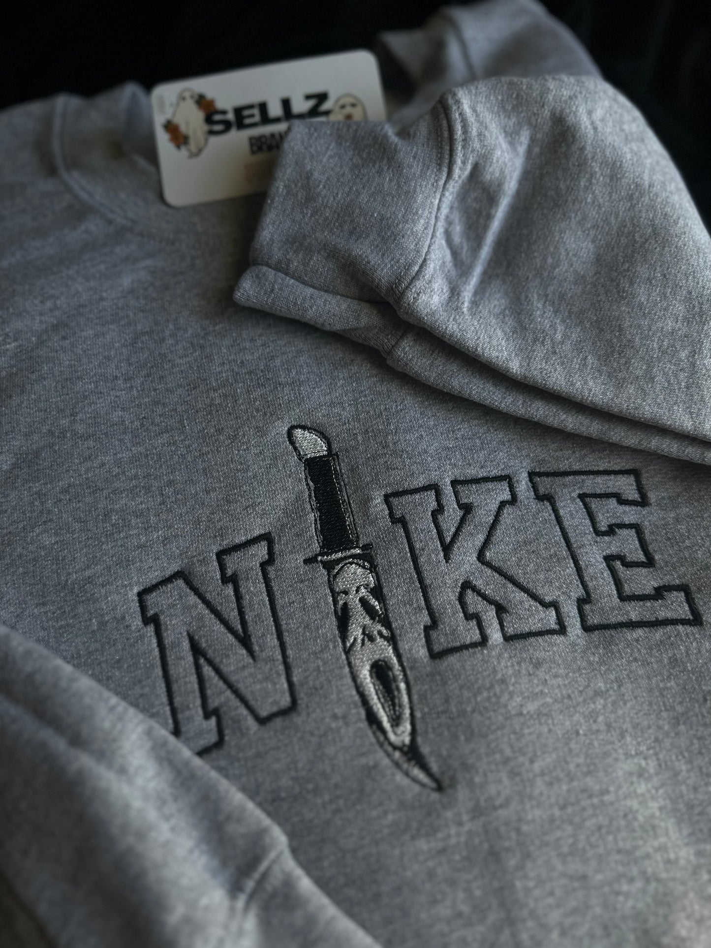 SCREAM KNIFE SWEATER